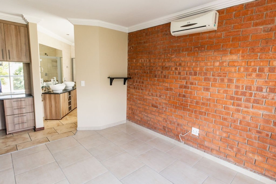 3 Bedroom Property for Sale in Langenhovenpark Free State